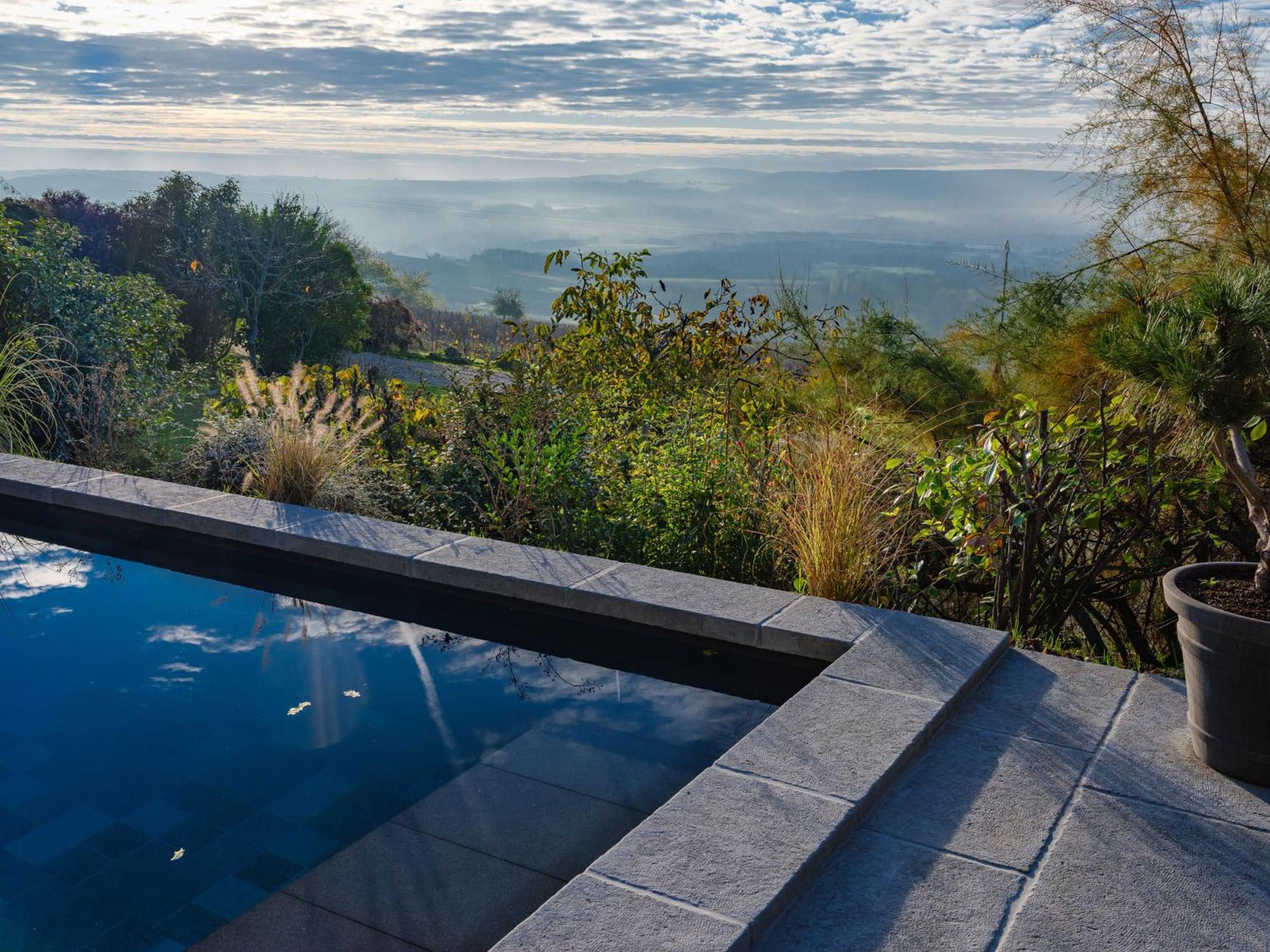 Le Logis 46° / 4° Bed and Breakfast Saint-Sernin-du-Plain Exterior foto